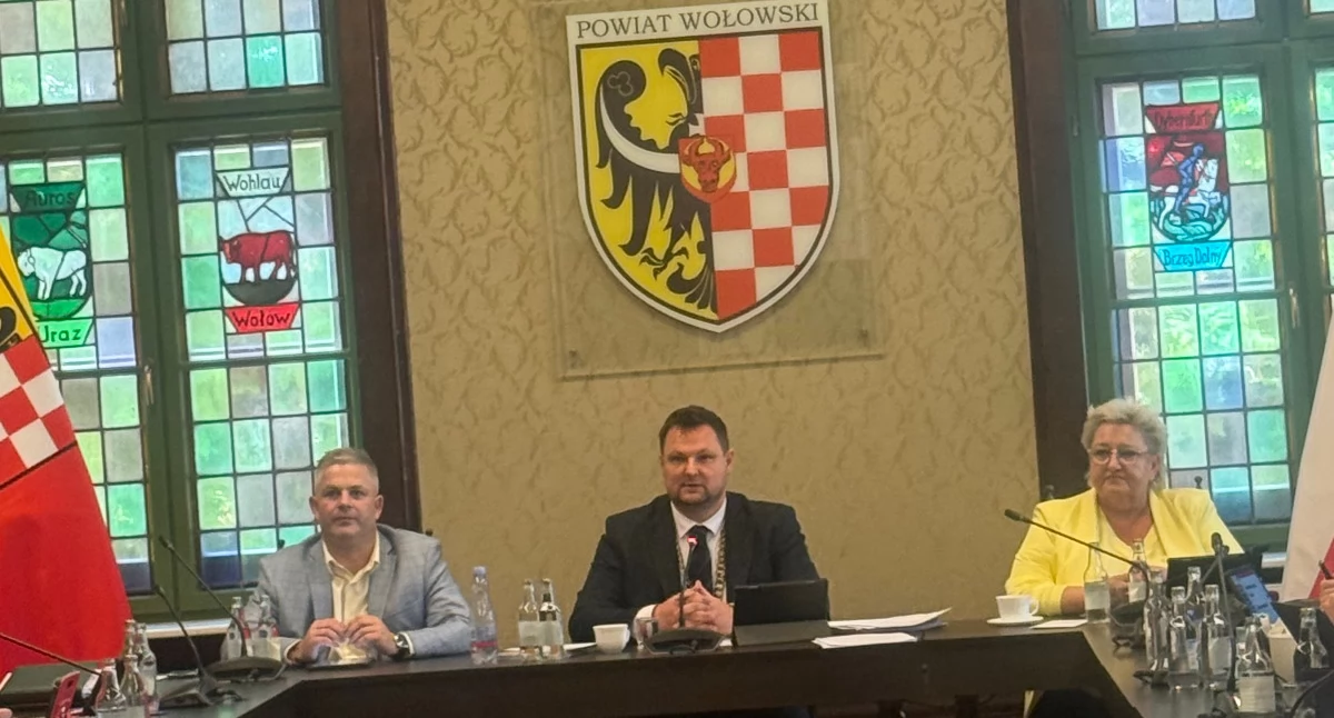 Polityka, Dubaj absolutorium pytania powiat Radni mówią opozycją - zdjęcie, fotografia