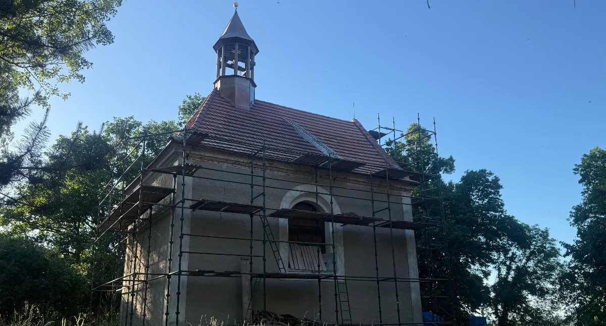 Historia, KAPLICA WZGÓRZU ODZYSKUJE DAWNY BLASK REMONT JEDNEGO NAJSTARSZYCH ZABYTKÓW GMINY WIŃSKO - zdjęcie, fotografia
