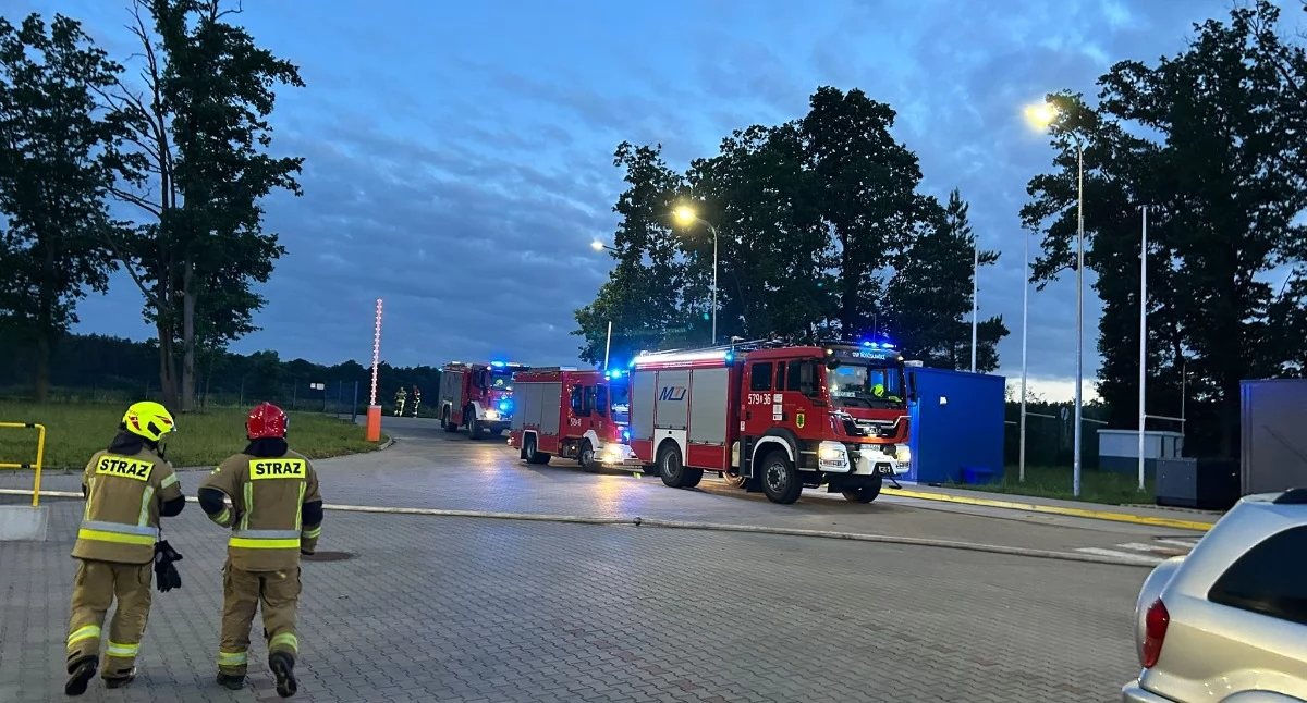 Bezpieczeństwo, Nocny wybuch pożar zakładach SungEel HiTech Bukowicach Interweniowała grupa chemiczna Wrocławia - zdjęcie, fotografia
