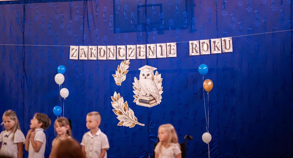 Edukacja i szkoły, Ostatni dzwonek powiecie wołowskim! Sukcesy Wołowie remonty szkół Brzegu Dolnym wszystko cieniu trudnych decyzji przyszłości oświaty - zdjęcie, fotografia