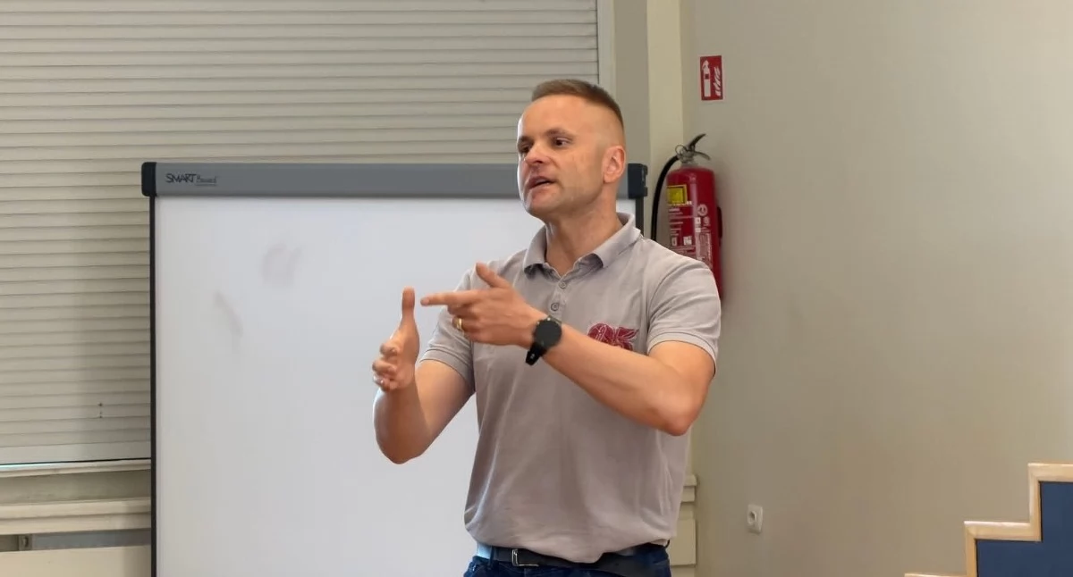 Dr Damian Cycak.