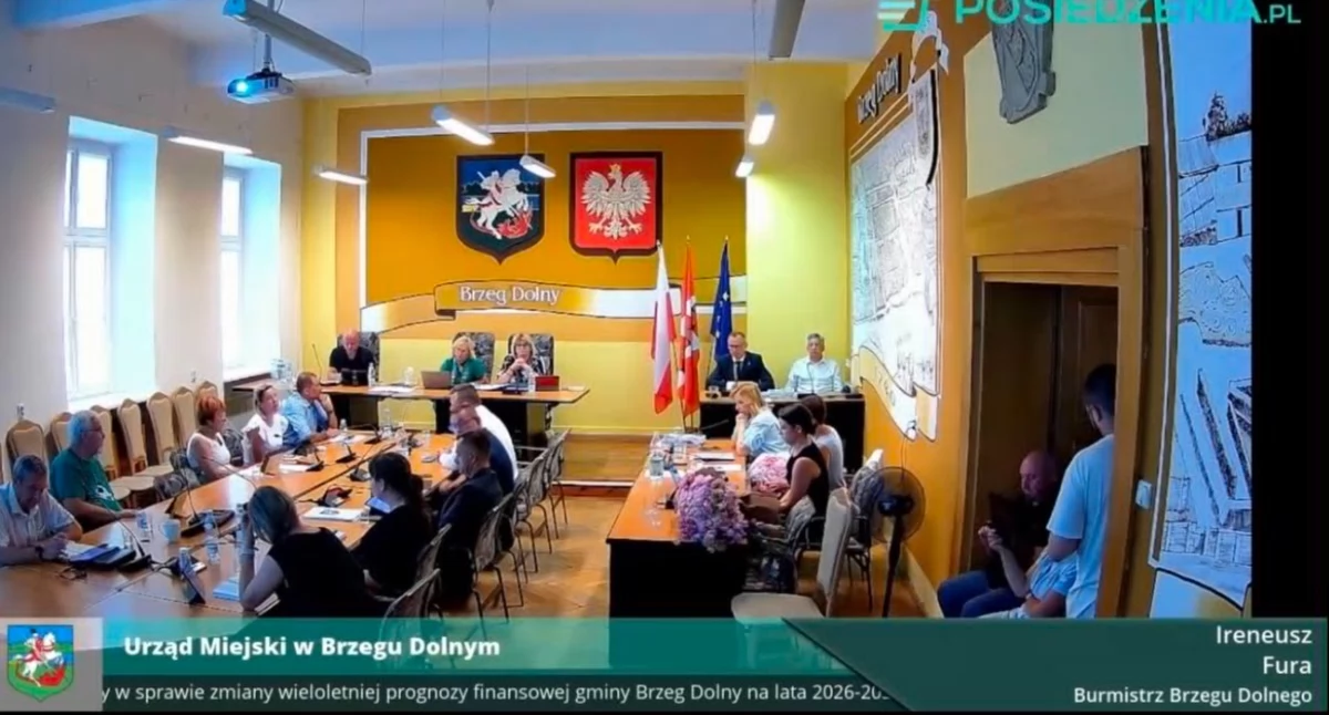 Absolutoryjna sesja Rady Miejskiej w Brzegu Dolnym. 