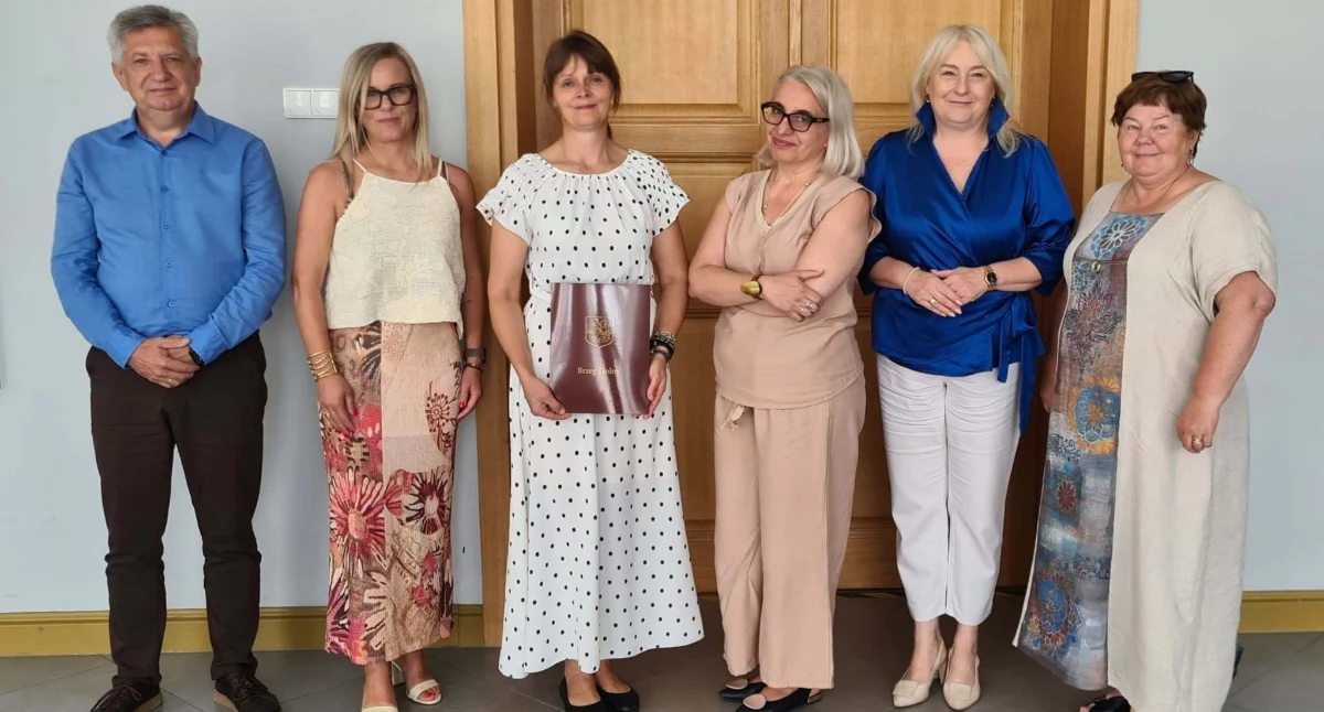 Edukacja i szkoły, Awans nauczycieli Brzegu Dolnego - zdjęcie, fotografia