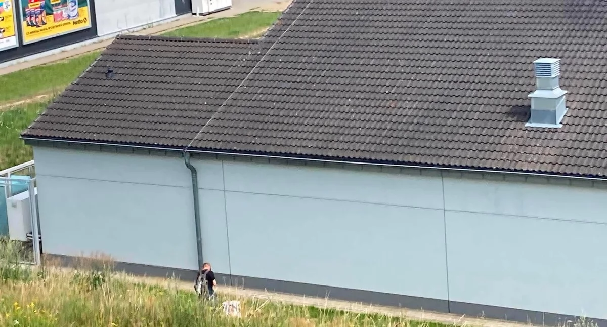 Interwencje, Dzika toaleta osiedlu Warzyn Mieszkańcy Leśmiana mają dość „grubszych” spraw! - zdjęcie, fotografia