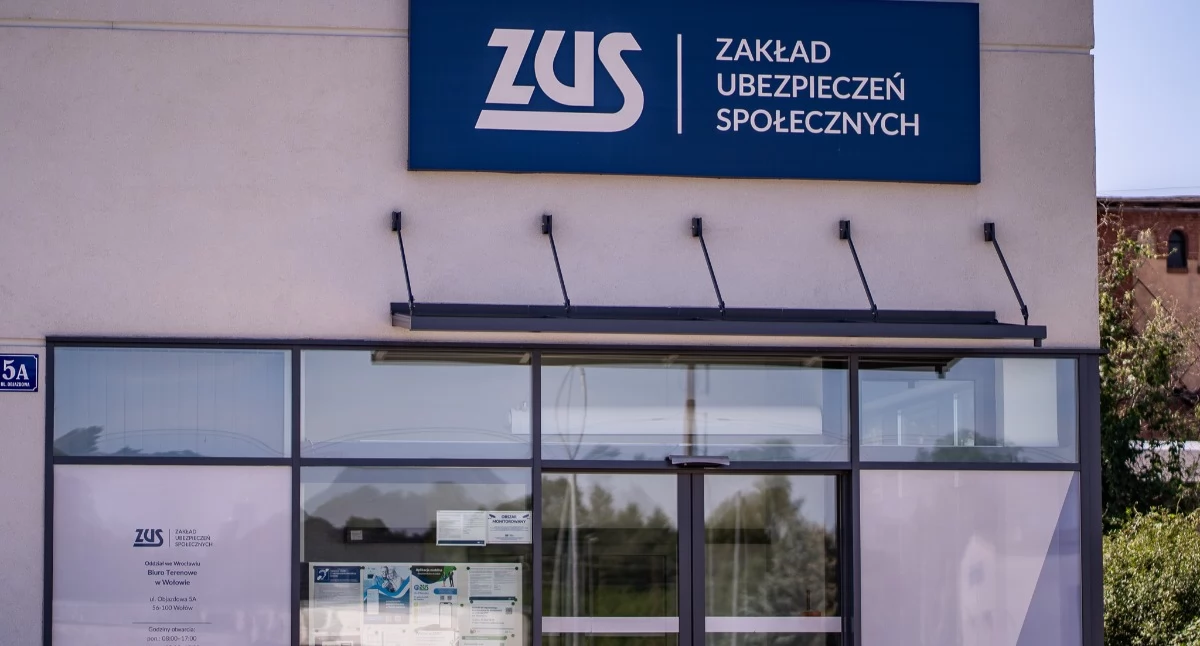 Gospodarka, urodziny tylko jubileusz wypłaca dodatkowe pieniądze - zdjęcie, fotografia