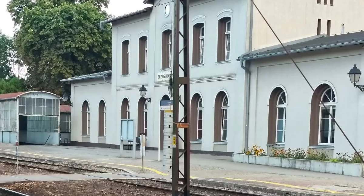 Stacja kolejowa w Brzegu Dolnym.