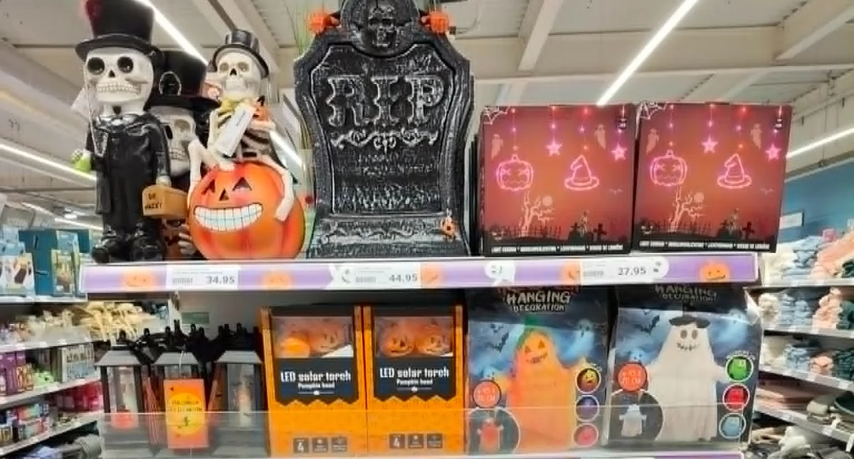 Gospodarka, Sierpień pełni półkach straszą dynie Dlaczego sklepy wcześnie wprowadzają asortyment Halloween - zdjęcie, fotografia