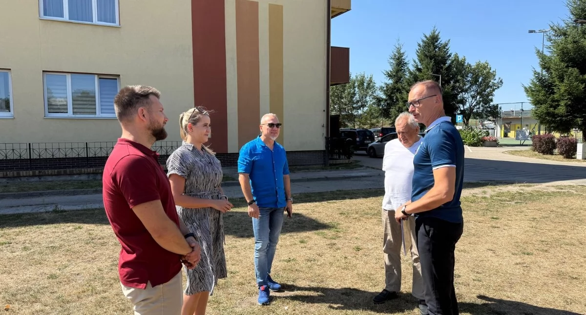 Inwestycje, oblicze przestrzeni dolnobrzeskim MOSiR Umowa inwestycję podpisana - zdjęcie, fotografia