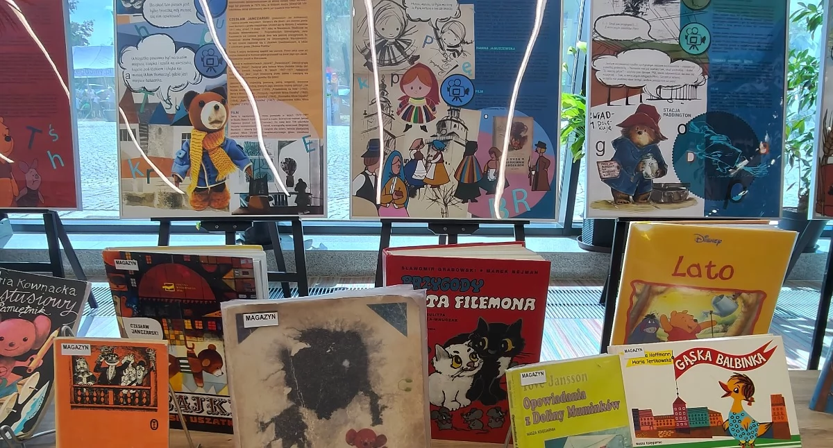 Wystawy, Wystawa dobranocek Brzegu Dolnym Najpierw była książka Bibliotece - zdjęcie, fotografia