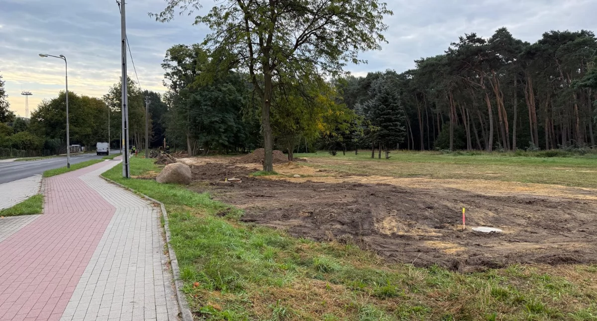 Inwestycje, tereny jednorodzinne Trwają prace sieciowe - zdjęcie, fotografia