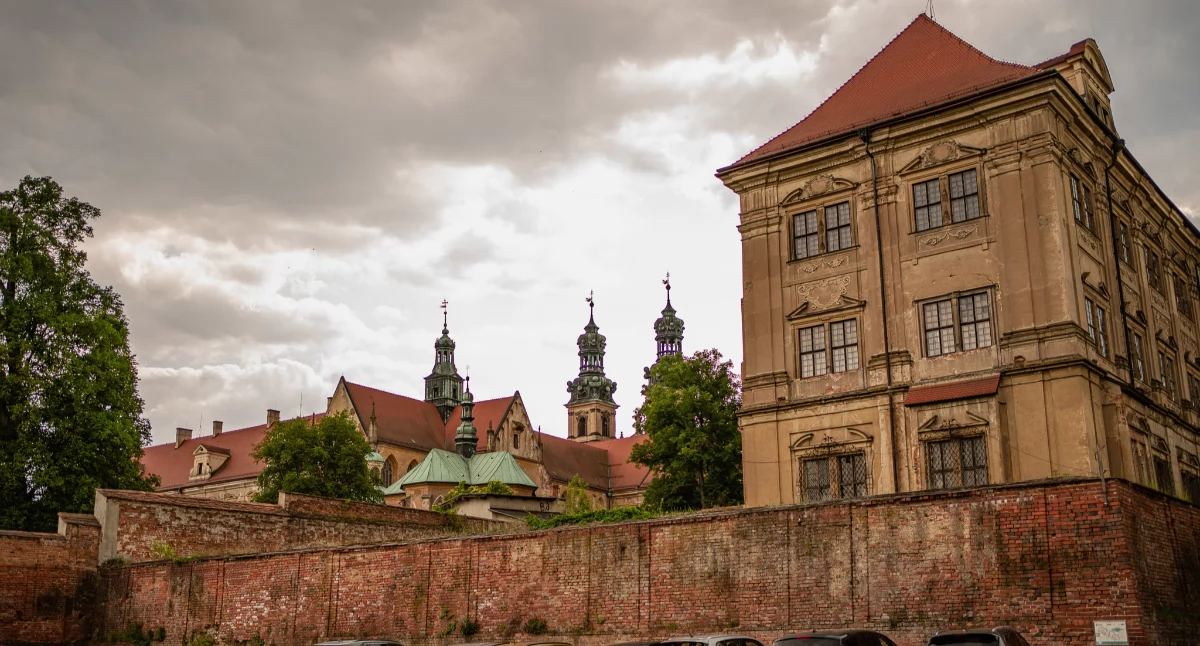 Odcięte od świata opactwo w Lubiążu było idealnym miejscem na ukrycie tajnych zakładów.