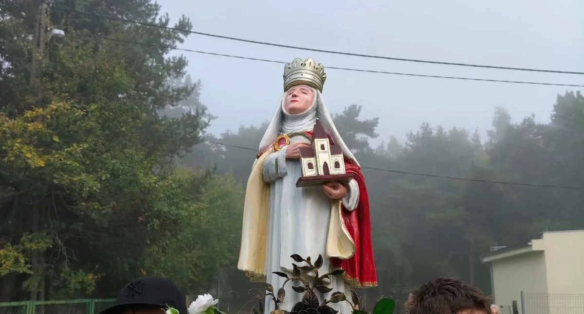 Święta i obchody, Jubileuszowa pielgrzymka Brzegu Dolnego Łososiowic Ponad pątników szlaku Jadwigi Śląskiej - zdjęcie, fotografia