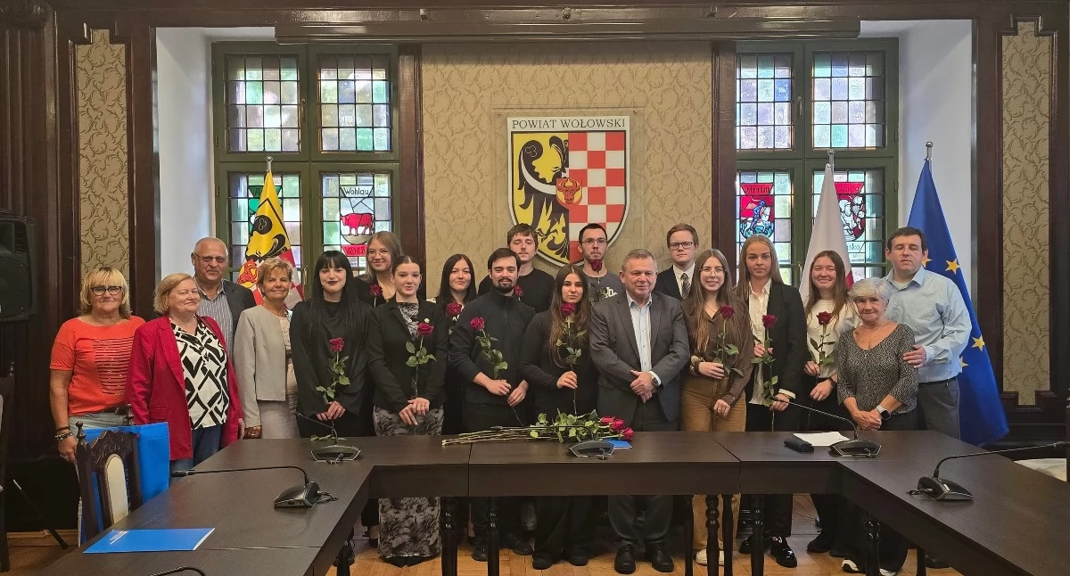 Radni i rady samorządowe, Młodzieżowa Powiatu Wołowskiego zakończyła kadencję Radni pożegnali podczas ostatniej sesji - zdjęcie, fotografia