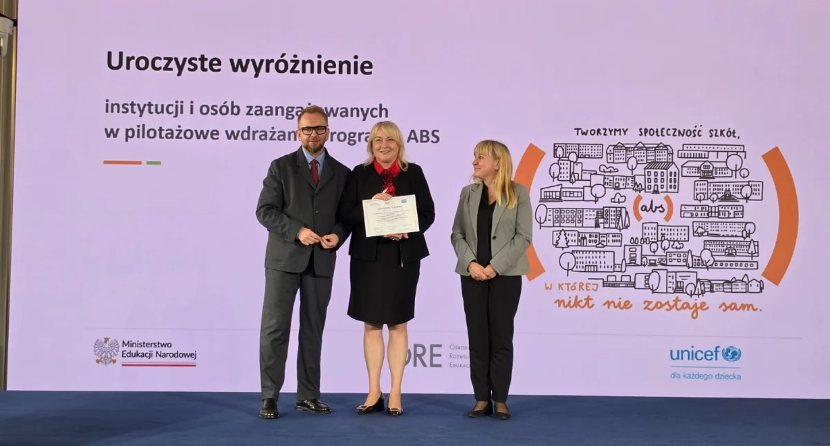 Edukacja i szkoły, Powiatowy Ośrodek Doskonalenia Nauczycieli Wołowie wyróżniony Sejmie - zdjęcie, fotografia