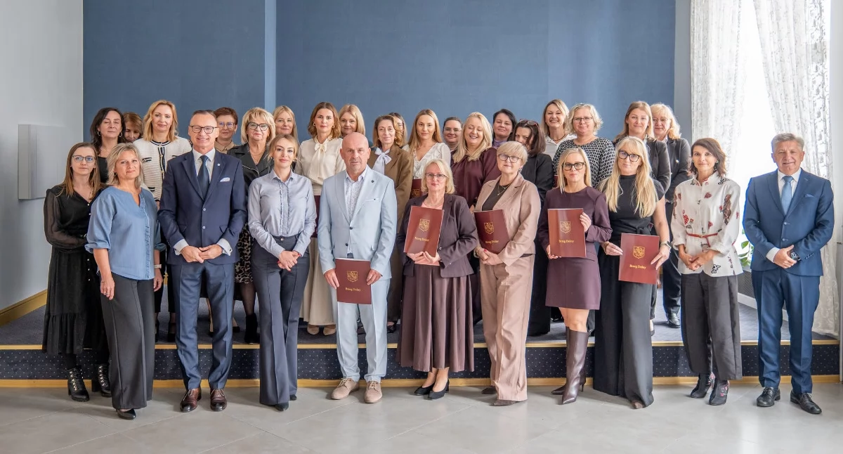 Edukacja i szkoły, Nagrody burmistrza wręczone - zdjęcie, fotografia