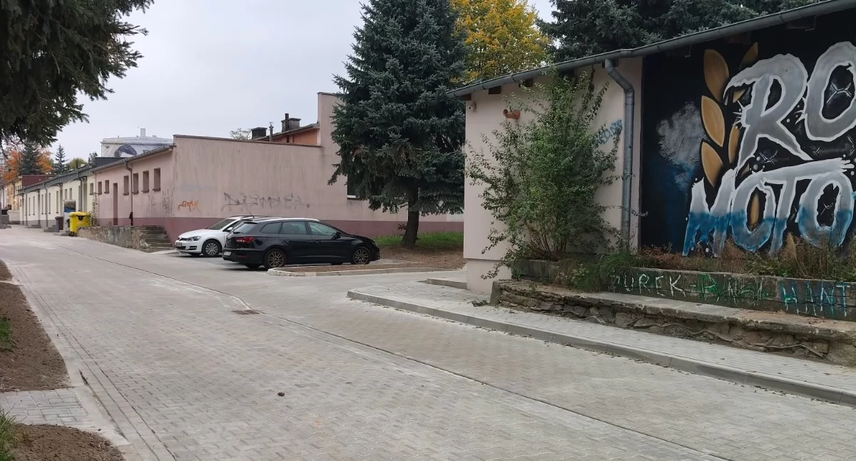 Inwestycje, Kierowcy Brzegu Dolnym mogą odetchnąć „Wyrwidziury” Korczyńskich przeszły historii - zdjęcie, fotografia