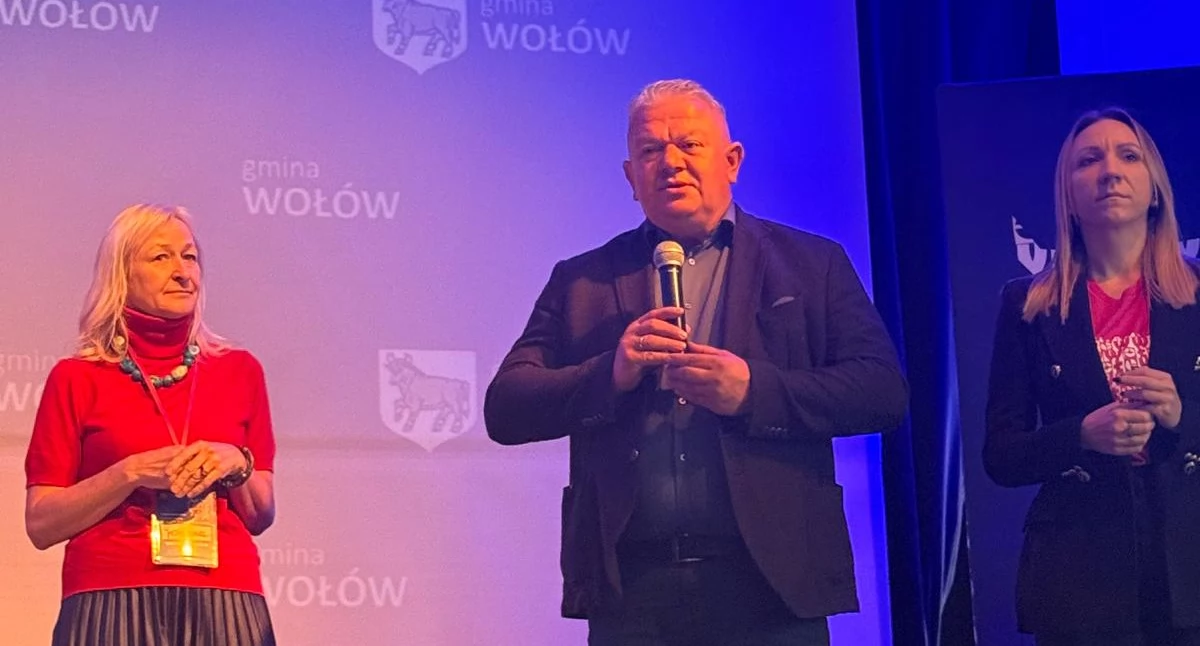 Kongres otworzył Dariusz Chmura, burmistrz Wołowa, cytując obecną na sali Annę Michalską, przewodniczącą Rady Miejskiej Brzegu Dolnego, że siła jest kobietą.