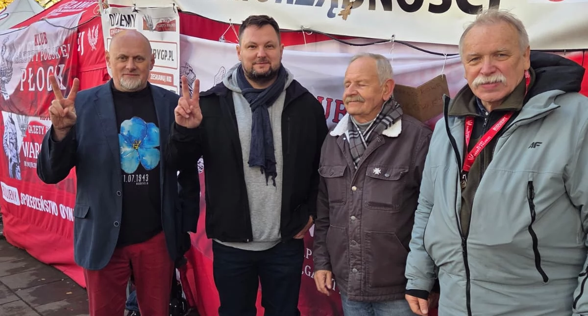 Rozmowy i reportaże, Pojechali Warszawy obronie Trybunału Konstytucyjnego Zapowiadają kolejny wyjazd - zdjęcie, fotografia