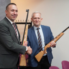 Uczniowie będą ćwiczyć z użyciem bezpiecznego, laserowego sprzętu