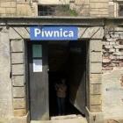 Wejście do podziemi, które rozpalają wyobraźnie poszukiwaczy skarbów.
