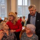 Dyrektor GOPS Joanna Sadowska i Mirosław Dawidowicz, wiceburmistrz w rozmowach z...