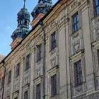 W tym budynku, w Lubiążu były prowadzone badania nad półprzewodnikami.