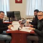 Podpisanie umowy przez burmistrza na wykonanie dokumentacji projektowej dróg...
