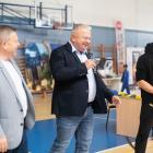 Burmistrz Dariusz Chmura otworzył zawody, obok niego Radosław Chmura - założyciel...
