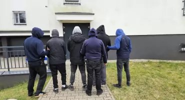 Złapani na gorącym uczynku. Policjanci zatrzymali włamywaczy w kominiarkach