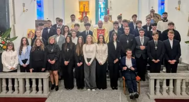 Uroczystość Bierzmowania w Brzegu Dolnym. Młodzież przyjęła Sakrament w Parafii NMP Królowej Polski