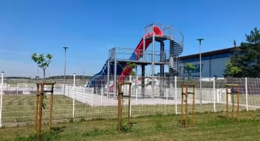 Piekielny upał nad powiatem wołowskim, a basen w Brzegu Dolnym... zamknięty. Mieszkańcy szukają ochłody u sąsiadów