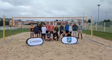Dziadki zwycięzcami pierwszego turnieju Brzeg Dolny Beach Volley Cup 2026