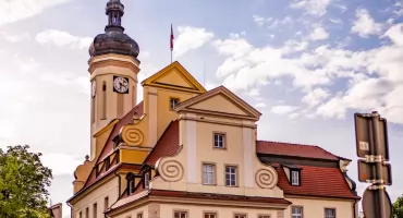 Wołów. Gmina wystawiła na sprzedaż działki i nieruchomości. Ruszają przetargi i dzierżawa gruntów