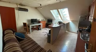 Samotna matka z miesięczną córeczką prosi o pomoc. Trwa zbiórka na remont poddasza