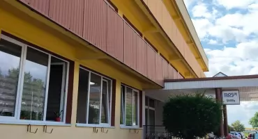 Nowe życie kompleksu przy Wilczej. Ruszają przygotowania do remontu ośrodka sportowego  w Brzegu Dolnym