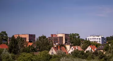 Nowe przetargi i wykazy nieruchomości w gminie Wołów. Na liście działki budowlane i mieszkania