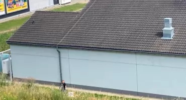Dzika toaleta na osiedlu Warzyn. Mieszkańcy ul. Leśmiana mają dość „grubszych” spraw!