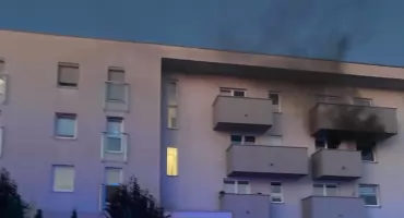 Groźny pożar mieszkania na ulicy Leśmiana w Brzegu Dolnym. Ewakuowano 39 osób