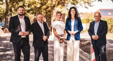 Wojewoda Anna Żabska w powiecie wołowskim: „Starostwo jest na dobrej drodze”. Miliony na drogi, kolejne inwestycje już w planach