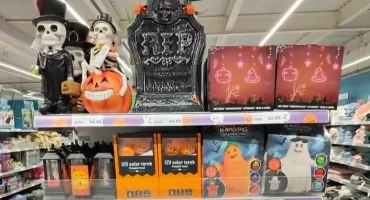 Sierpień w pełni, a na półkach już straszą dynie. Dlaczego sklepy tak wcześnie wprowadzają asortyment na Halloween?  