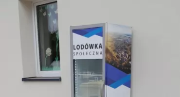 Zanim wyrzucisz chleb do kosza. Przypominamy o lodówce społecznej przy ul. Braci Korczyńskich