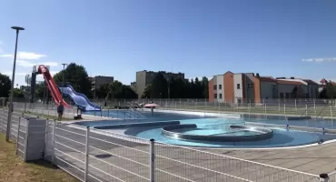 Baseny zewnętrzne w Brzegu Dolnym czynne dłużej. Sezon potrwa do 6 września