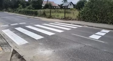 Nowe przejście dla pieszych na ul. Ks. Kanonika Jana Puka w Brzegu Dolnym. Będzie bezpieczniej jeszcze przed 1 września