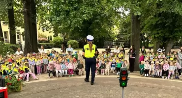 Policjanci odwiedzili przedszkolaki. Rozmawiali o bezpieczeństwie na drodze
