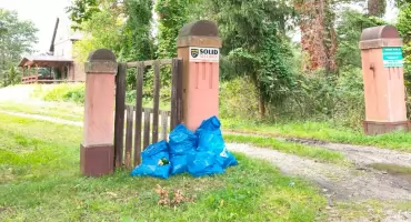 Wynajem obiektów na imprezy a kwestia odpadów. Przykład z ulicy Stawowej w Brzegu Dolnym