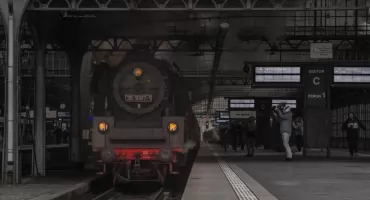 11 wagonów i parowóz z Berlina. Pociąg retro  przejedzie u podnóża Ślęży