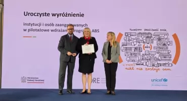 Powiatowy Ośrodek Doskonalenia Nauczycieli w Wołowie wyróżniony w Sejmie RP
