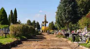 Trwają prace na Cmentarzu Komunalnym w Brzegu Dolnym.