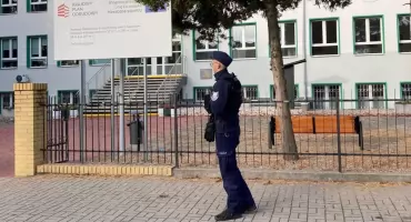 Policja nadal kontroluje szkoły. Ponad 108 tys. kontroli w kraju, działania także na Dolnym Śląsku