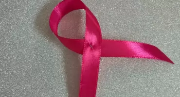 Różowy Październik w Brzegu Dolnym. Filmowa Strefa Kobiet z warsztatami profilaktyki raka piersi i seansem w Kinie Odra